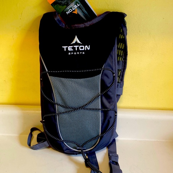 Brand New TETON Sports TrailRunner 2 Hydration Pack; 2-Liter with Water Bladder - Picture 2 of 7